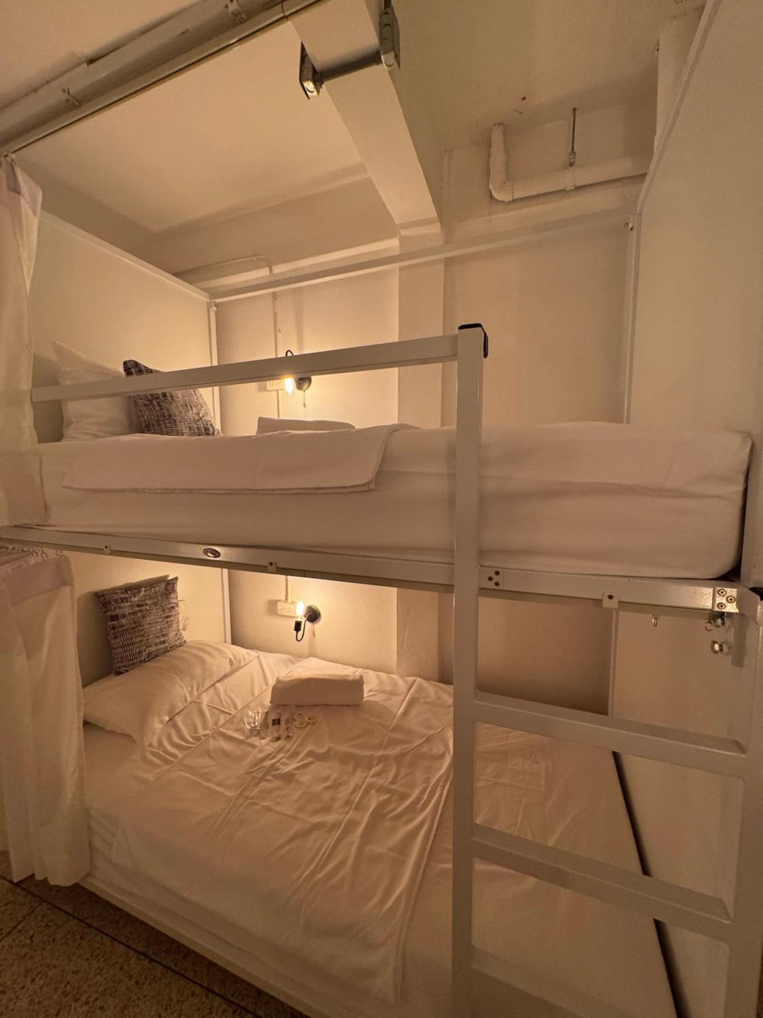Twenty Two Place Hostel - Sukhumvit 22 Bangkok Buitenkant foto