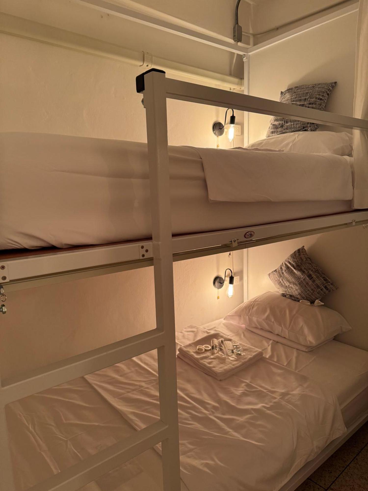 Twenty Two Place Hostel - Sukhumvit 22 Bangkok Buitenkant foto