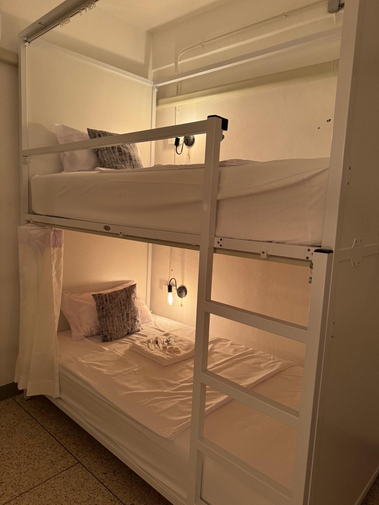 Twenty Two Place Hostel - Sukhumvit 22 Bangkok Buitenkant foto